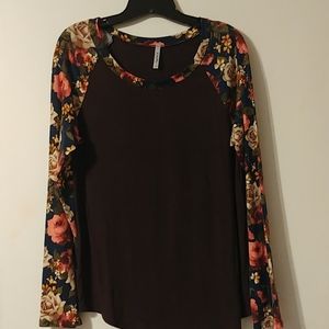 Cute brown top with flowered sleeves